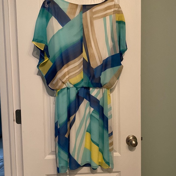 Stunning blue, teal, tan and white flutter dress with belt. Size 8 - Picture 4 of 4